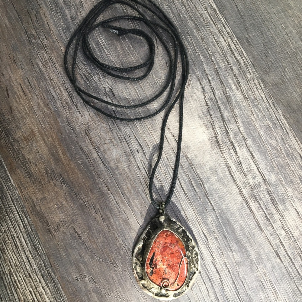 Necklace. - Picture 2 of 3